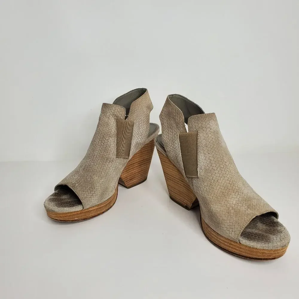 Eileen Fisher Peep toe leather stacked heels Size 9.5 Great condition